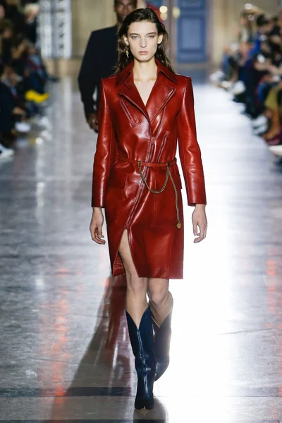 Look 17